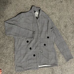 Medium Black and white blazer. Brand new!